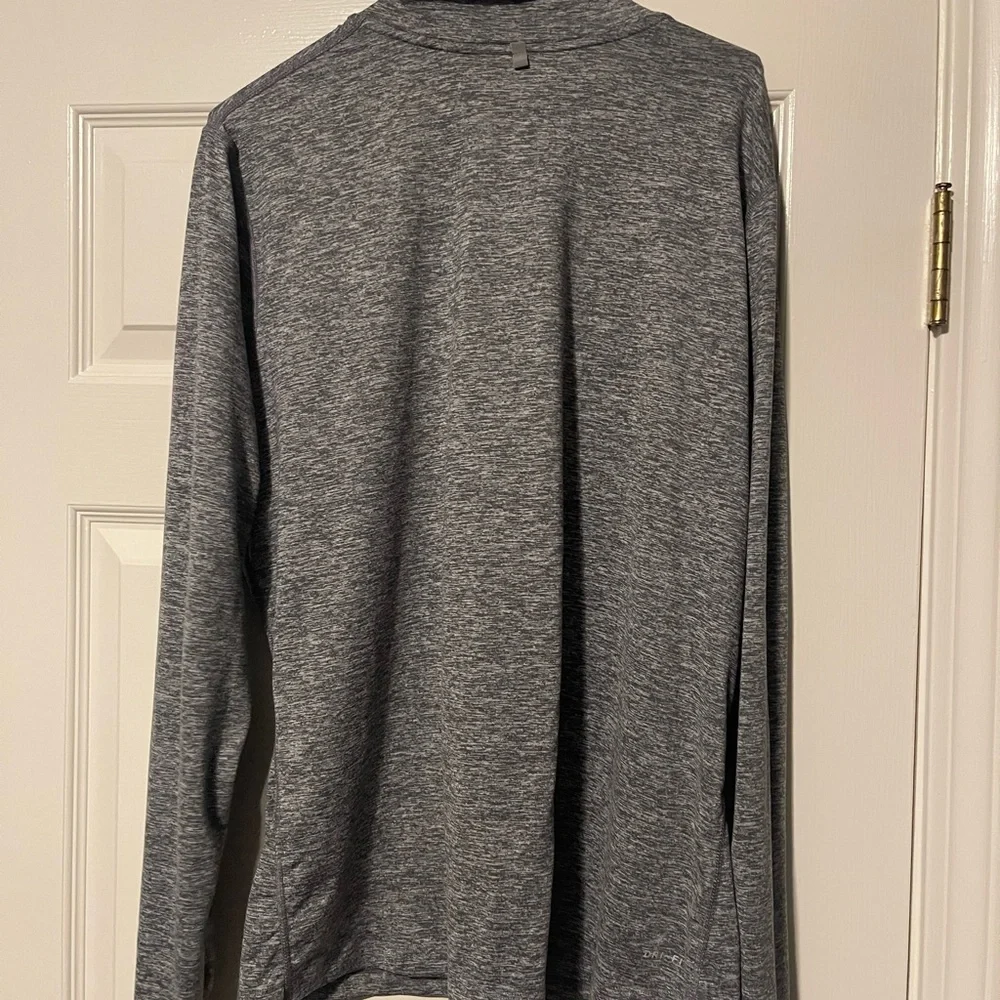 Nike pullover - Picture 2 of 3